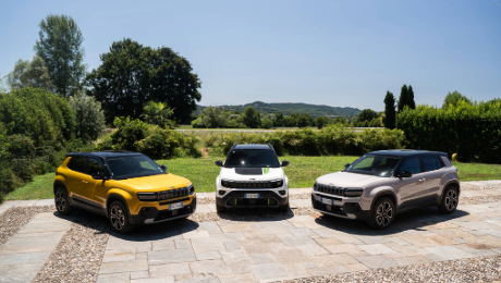 Jeep® Avenger atinge pragul de 200.000 de comenzi și își extinde gama  cu modelul 4xe